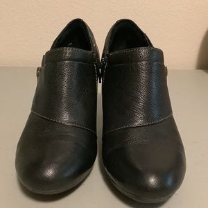 Clarks bendable shoes